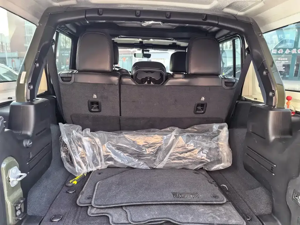 Jeep Wrangler 2023 из CN, фото 3