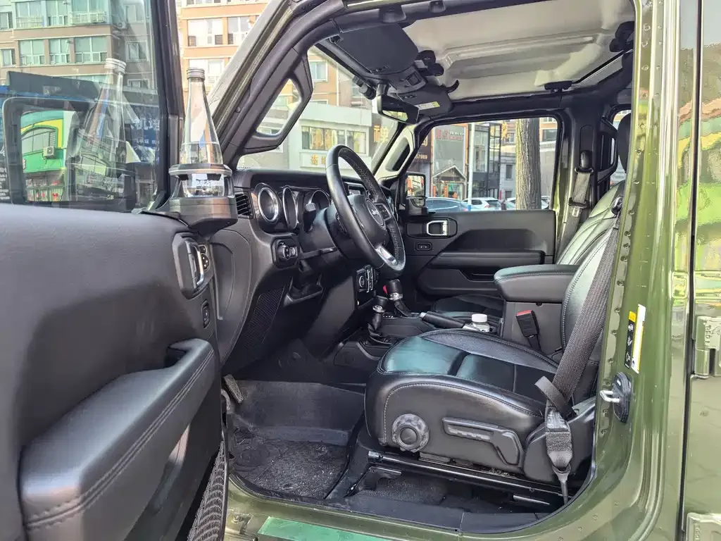 Jeep Wrangler 2023 из CN, фото 6