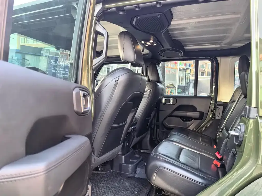 Jeep Wrangler 2023 из CN, фото 10