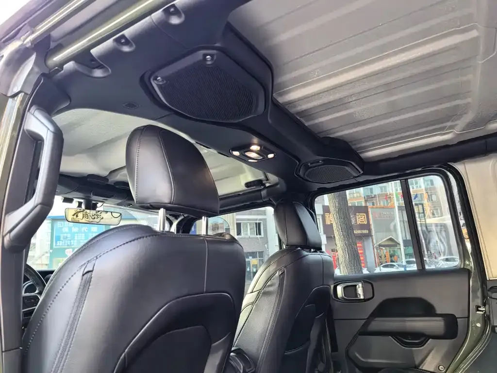Jeep Wrangler 2023 из CN, фото 2