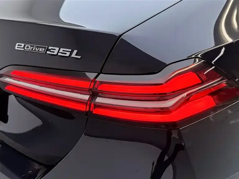 BMW i5 — фото 6