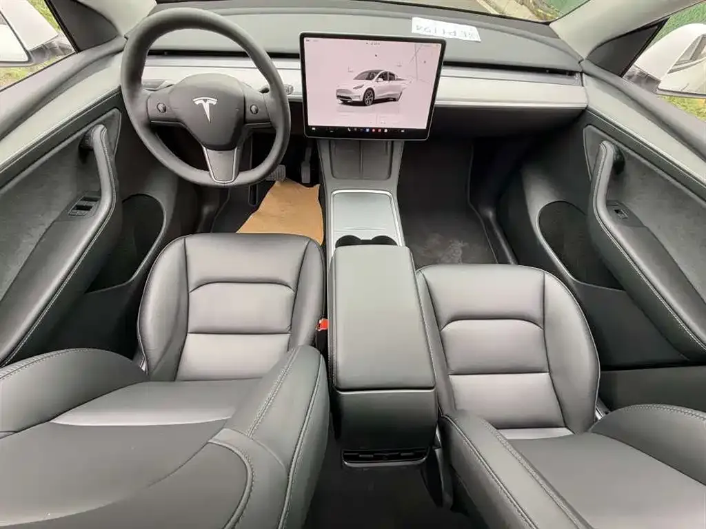 Tesla Model Y — фото 6