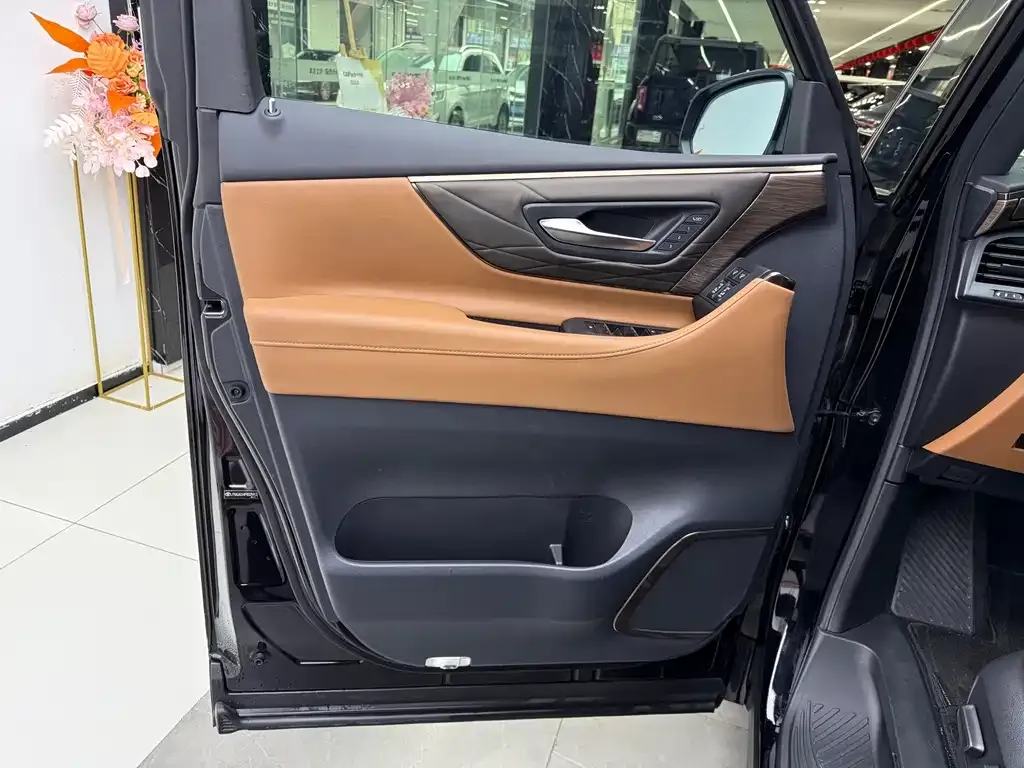 Toyota Vellfire 2024 из CN, фото 8