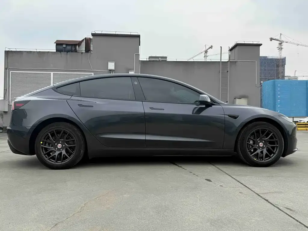 Tesla Model 3 — фото 10