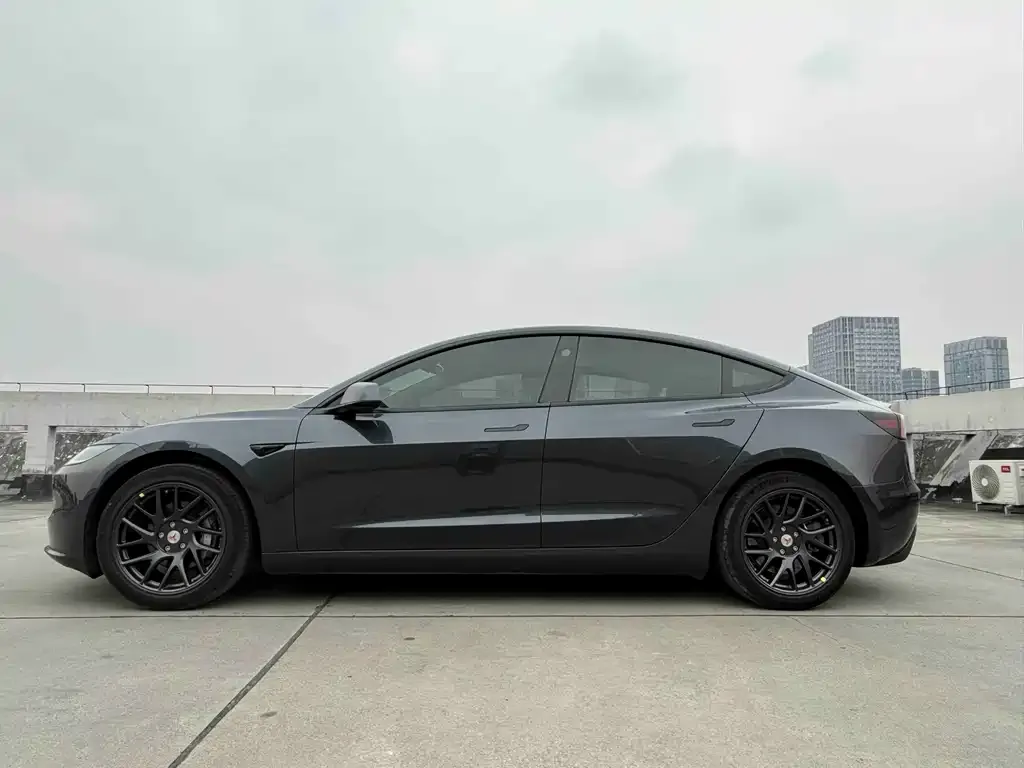 Tesla Model 3 — фото 3
