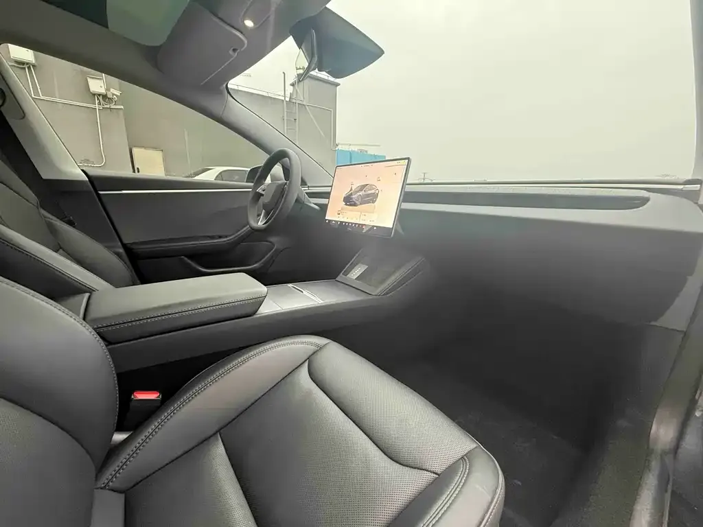 Tesla Model 3 — фото 4
