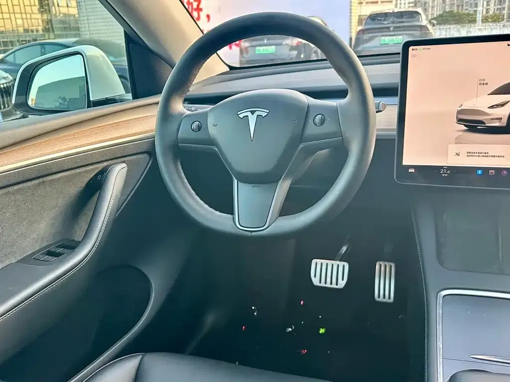Tesla Model Y — фото 8