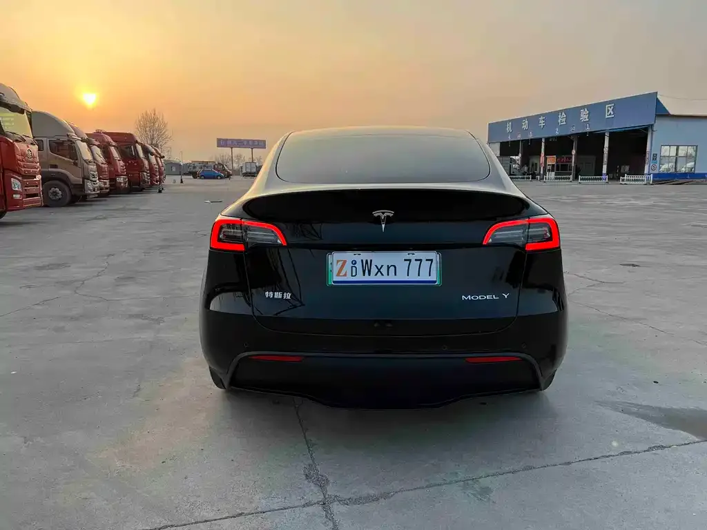Tesla Model Y — фото 4