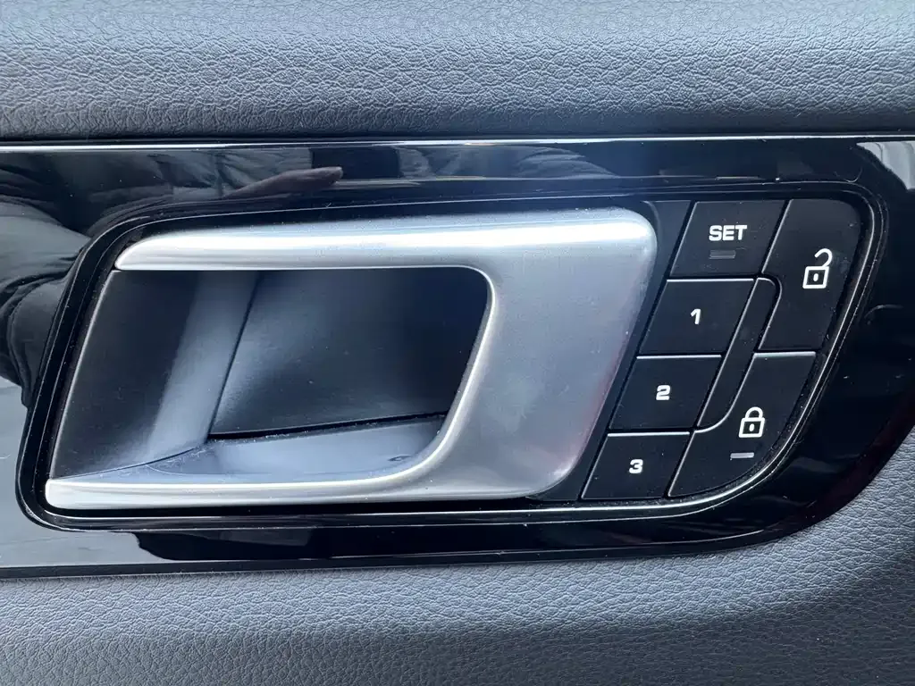 Porsche Cayenne Hybrid — фото 10