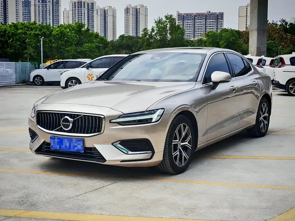 Volvo S60 — фото 1