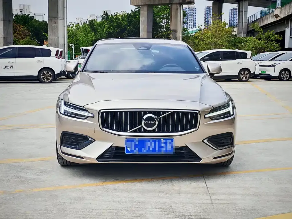 Volvo S60 — фото 9