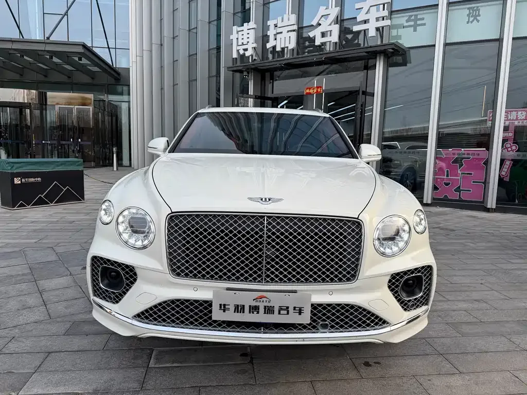 Bentley Bentayga 2023 из CN, фото 9