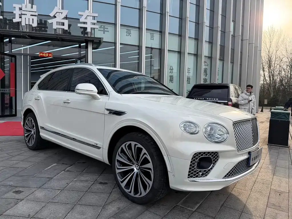 Bentley Bentayga 2023 из CN, фото 8