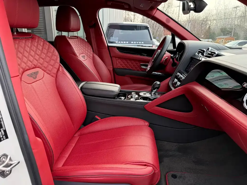 Bentley Bentayga 2023 из CN, фото 6