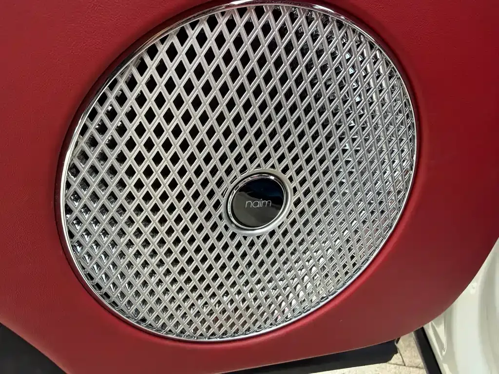 Bentley Bentayga 2023 из CN, фото 10