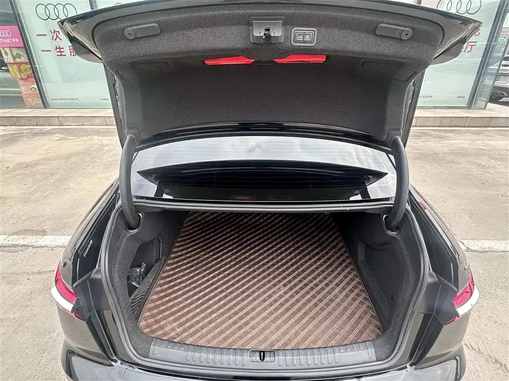Audi A6L 2024 из CN, фото 6