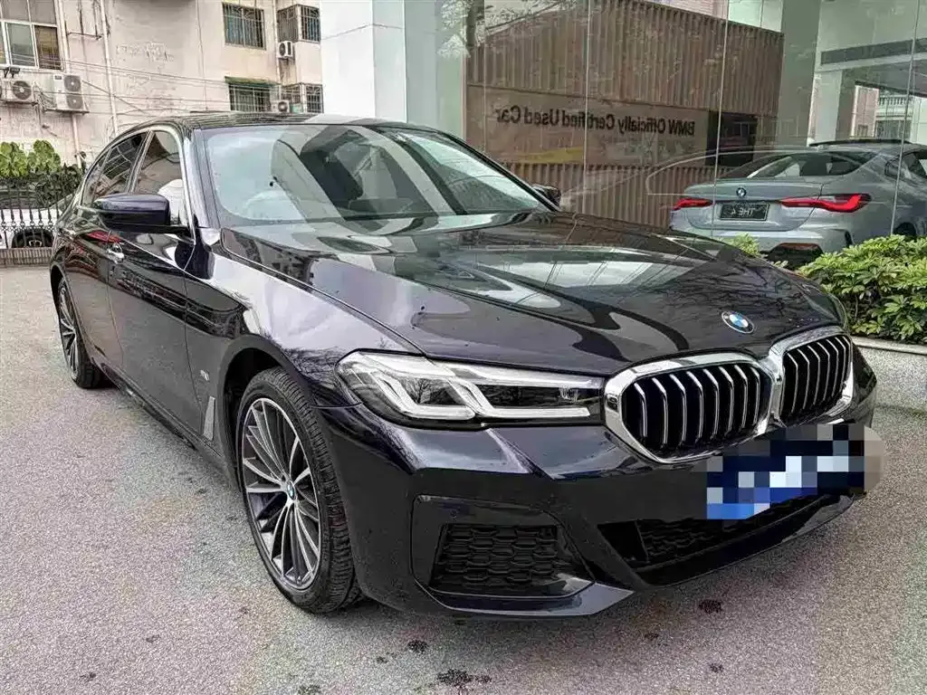 BMW 5 Series — фото 1