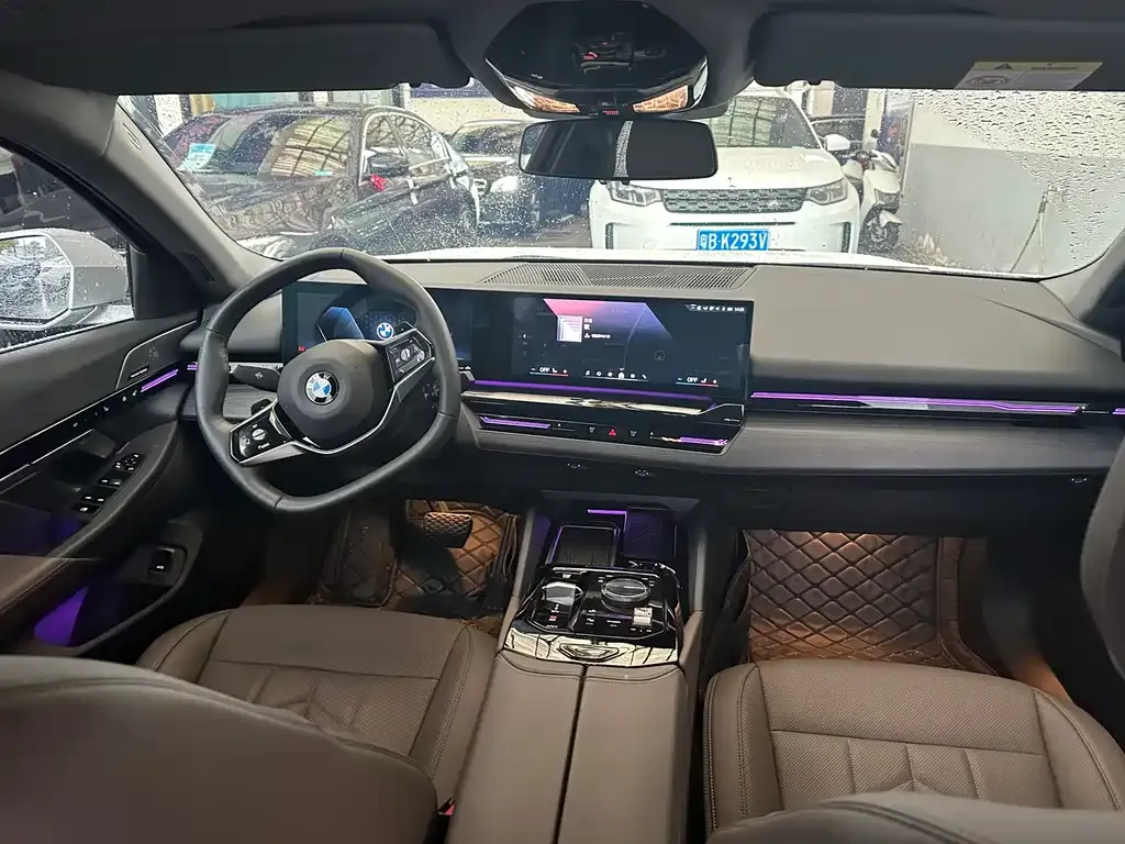 BMW 5 Series 2025 из CN, фото 10