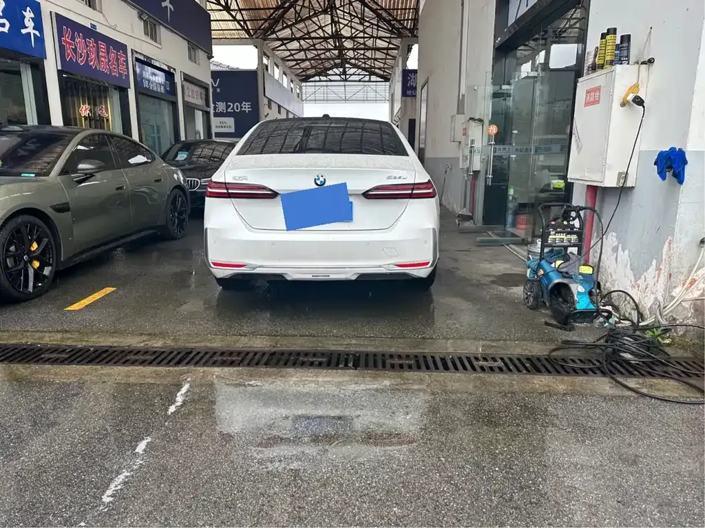 BMW 5 Series 2025 из CN, фото 8