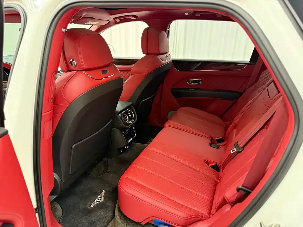 Bentley Bentayga 2022 из CN, фото 7