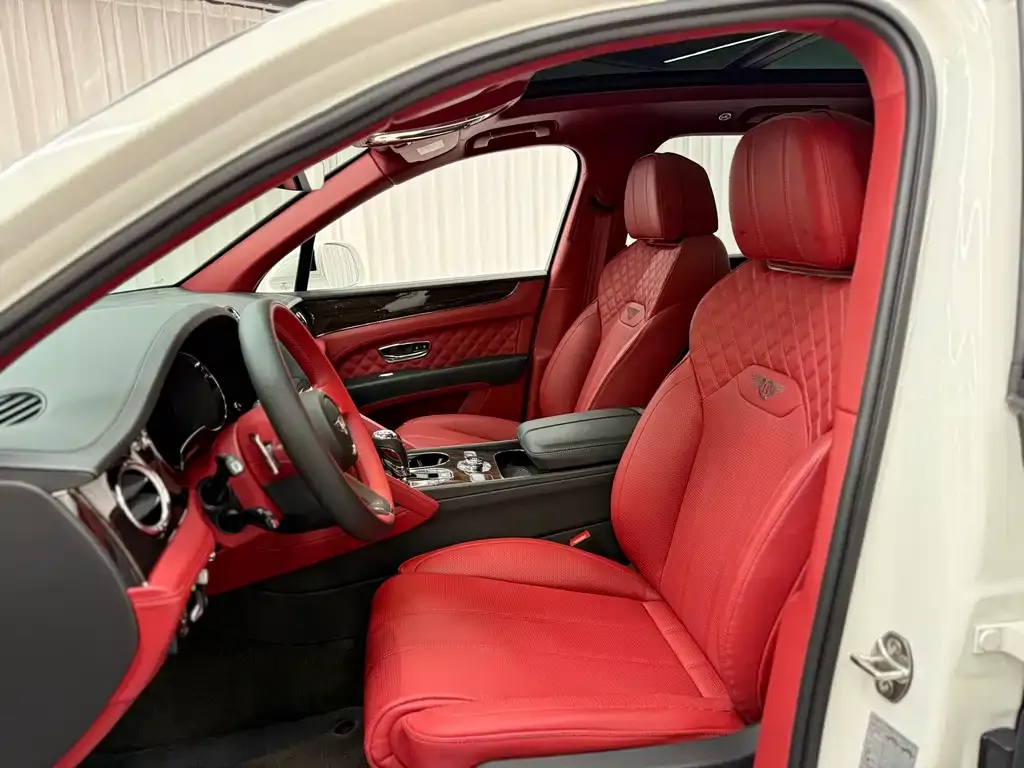 Bentley Bentayga 2022 из CN, фото 10