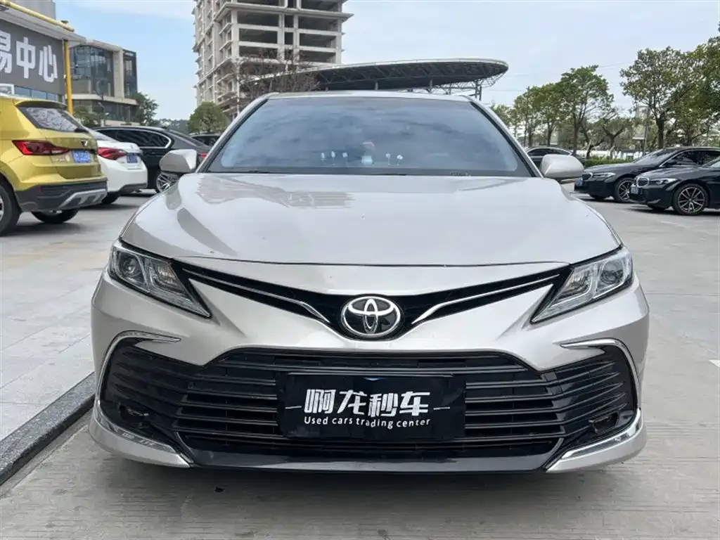 Toyota Camry — фото 5