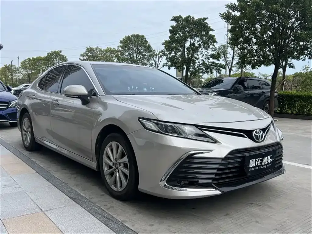 Toyota Camry — фото 6