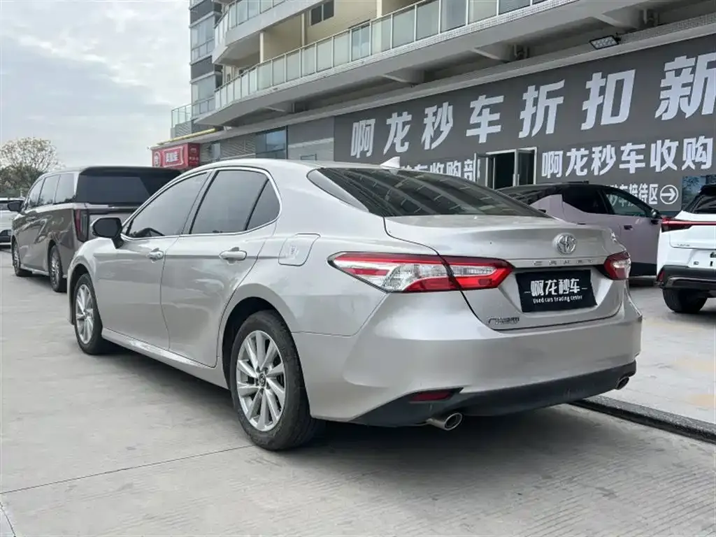 Toyota Camry — фото 4