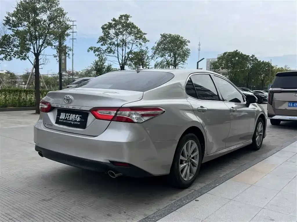 Toyota Camry — фото 7