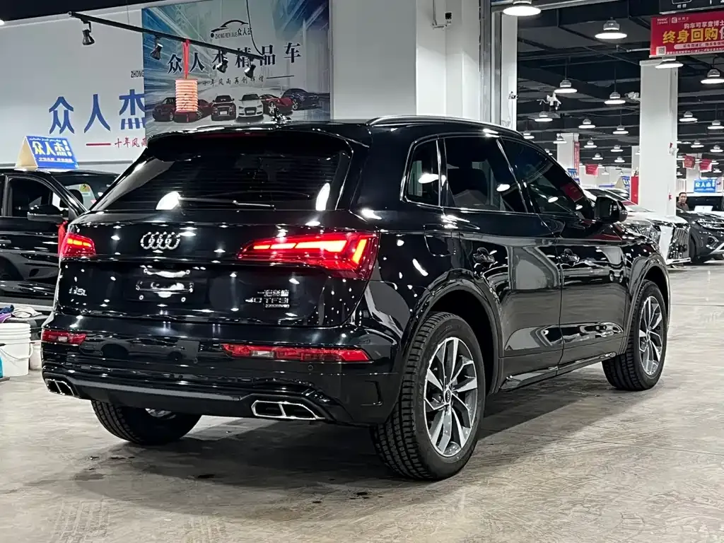 Audi Q5L — фото 6