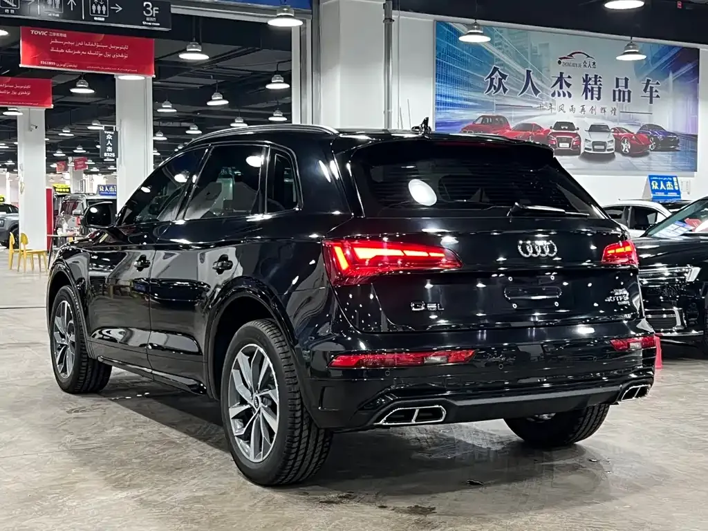 Audi Q5L — фото 8