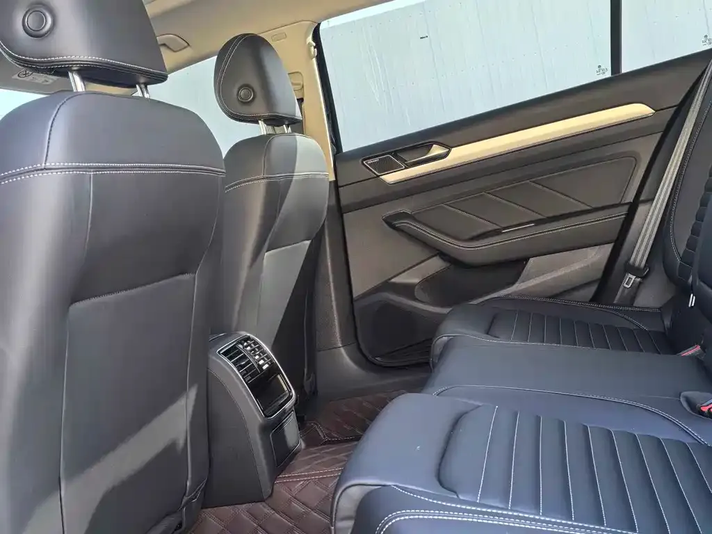 Volkswagen Magotan 2025 из CN, фото 4