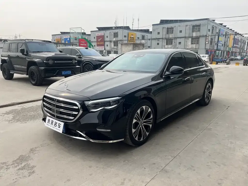 Mercedes-Benz E-Class — фото 1