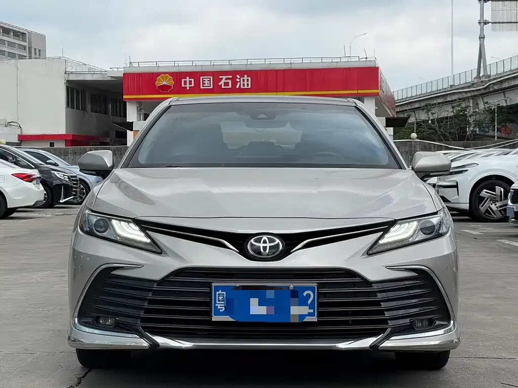 Toyota Camry — фото 5