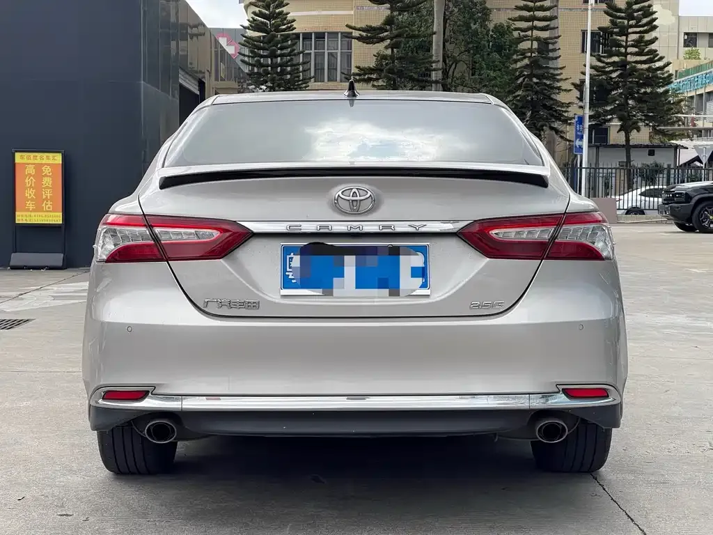 Toyota Camry — фото 9