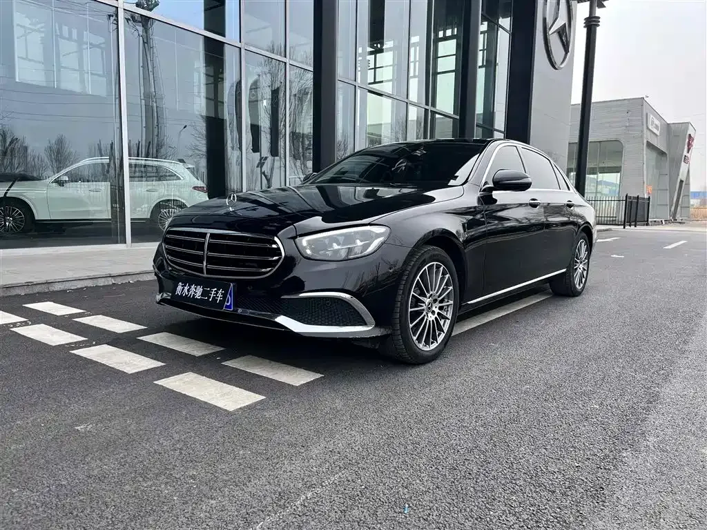 Mercedes-Benz E-Class — фото 1
