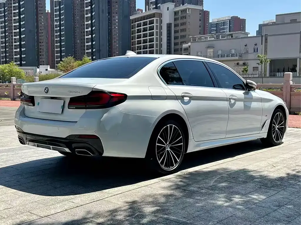 BMW 5 Series — фото 9