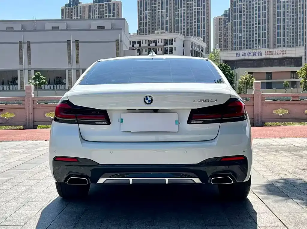 BMW 5 Series — фото 5