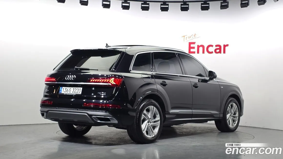 Audi Q7 2021 из KR, фото 2