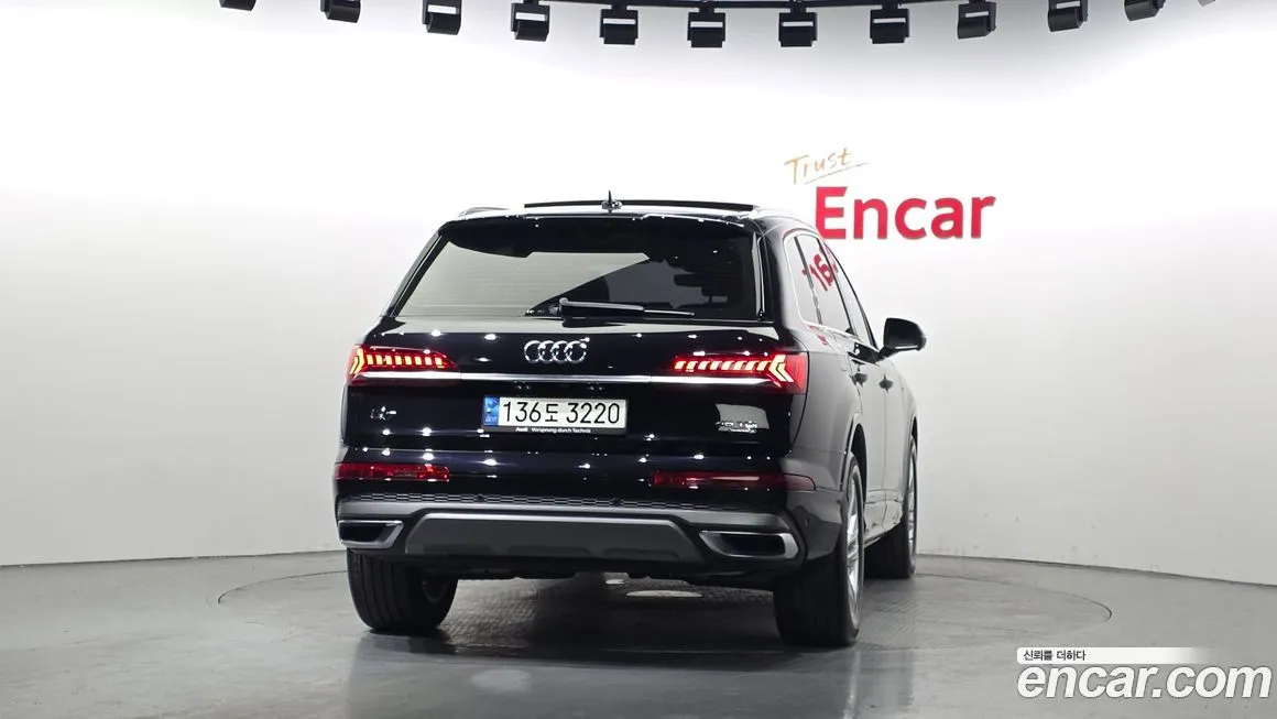 Audi Q7 2021 из KR, фото 9