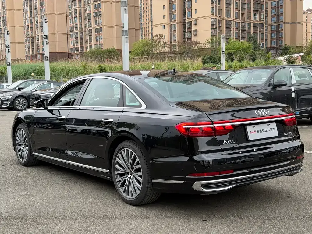 Audi A8 — фото 10