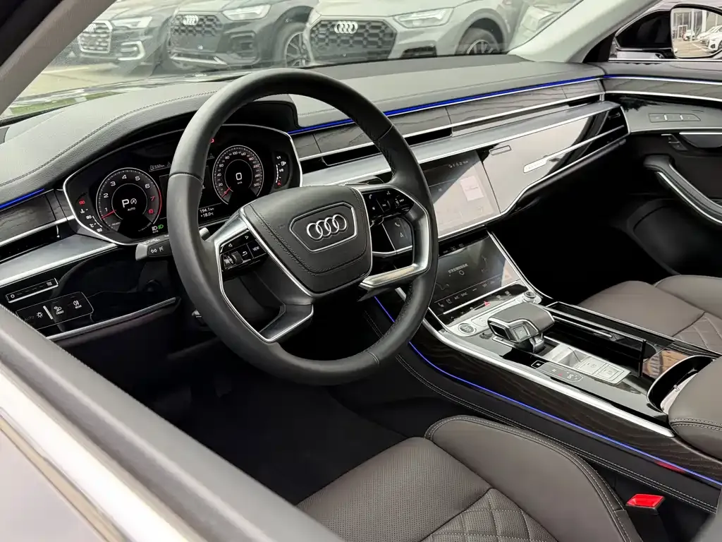 Audi A8 — фото 2