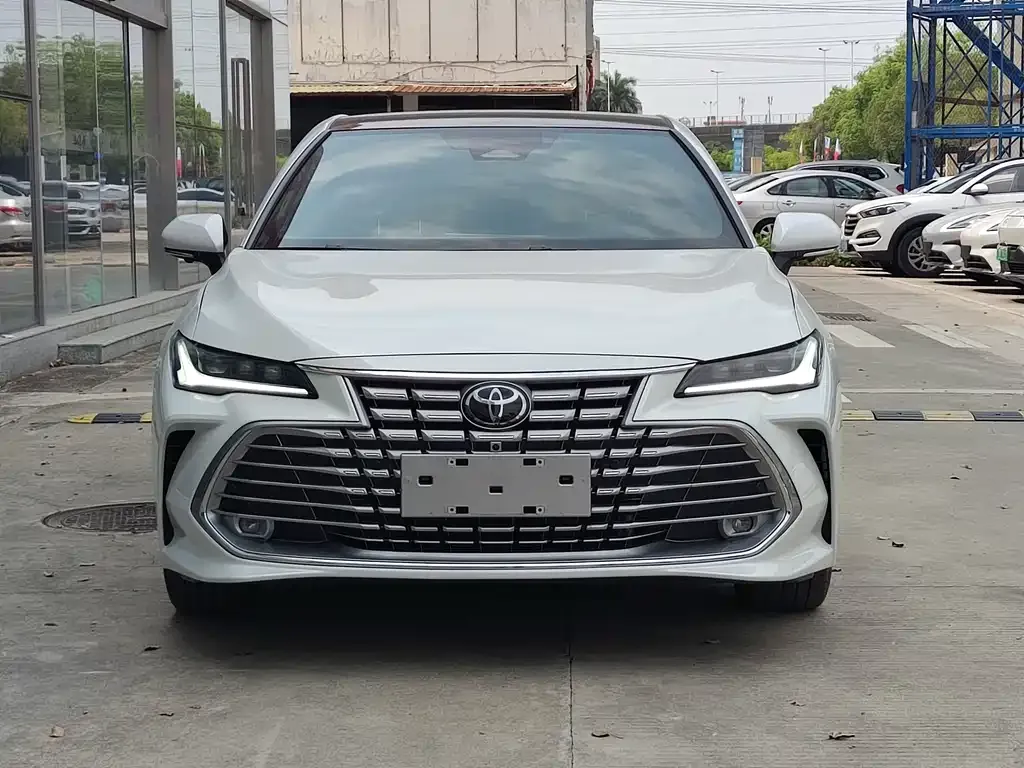 Toyota Avalon — фото 1