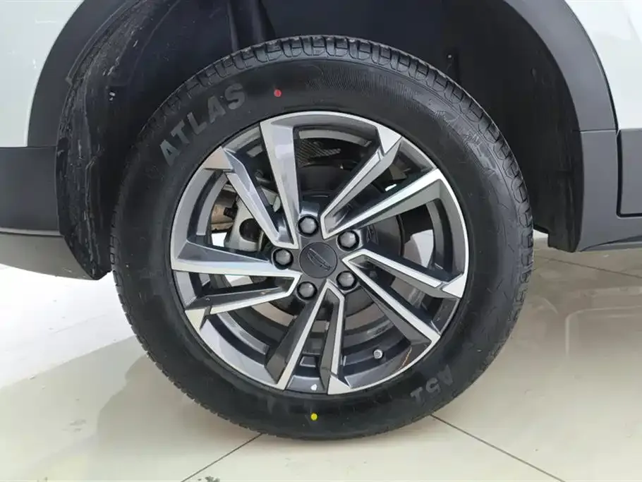 Geely Binyue — фото 10