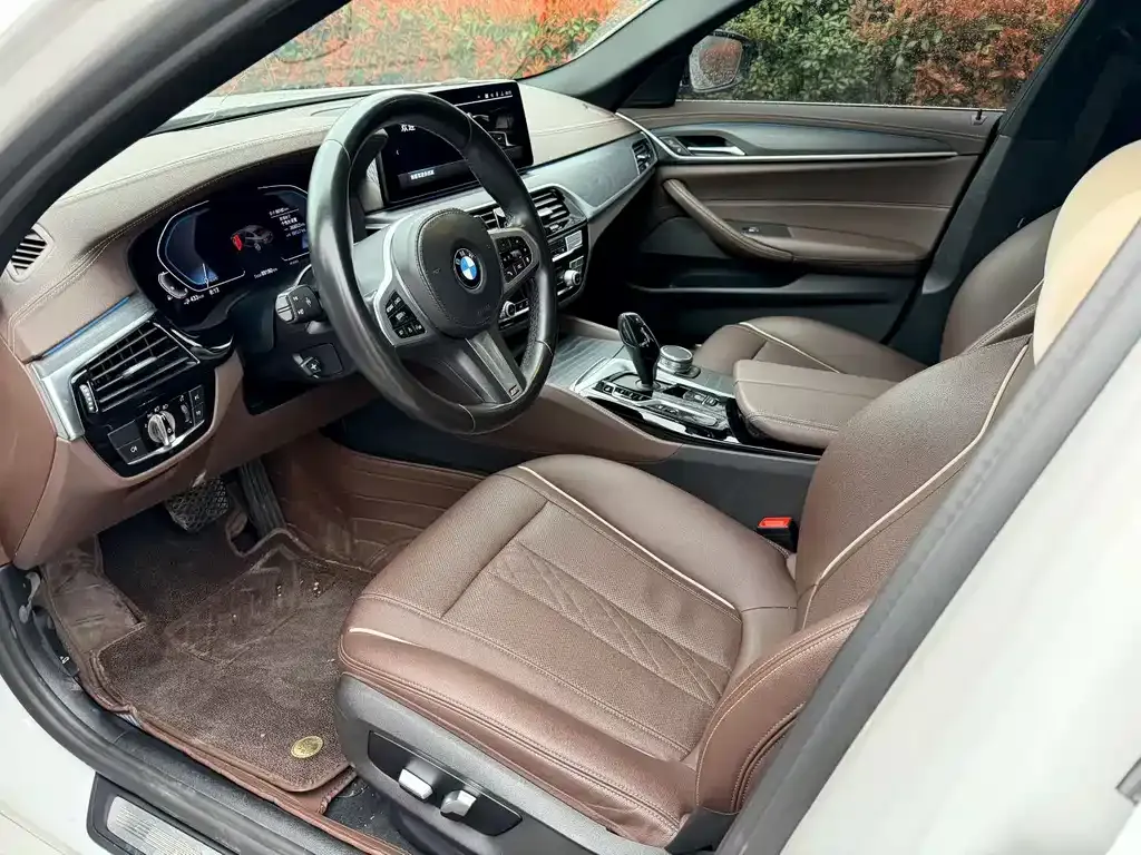 BMW 5 Series New Energy — фото 9