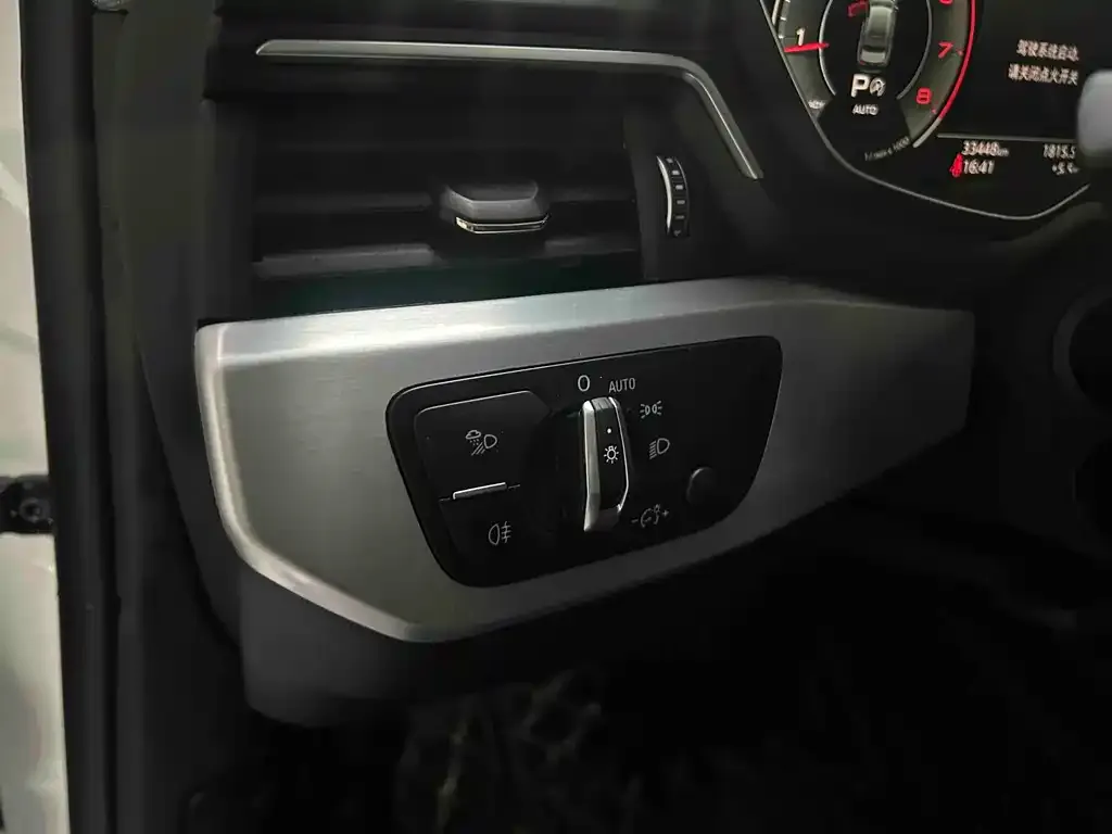 Audi A4L 2022 из CN, фото 8