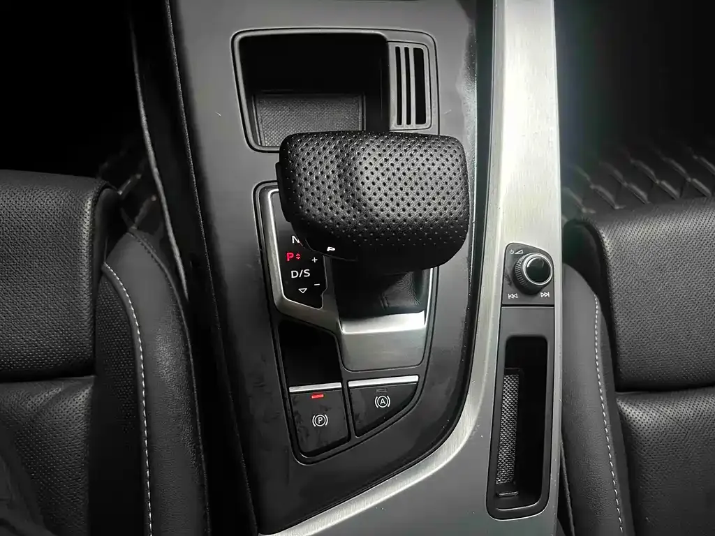 Audi A4L 2022 из CN, фото 6