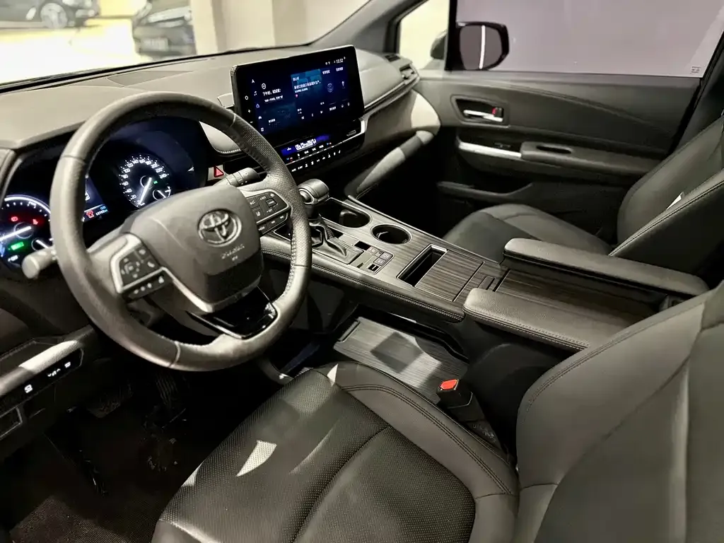 Toyota Granvia — фото 7