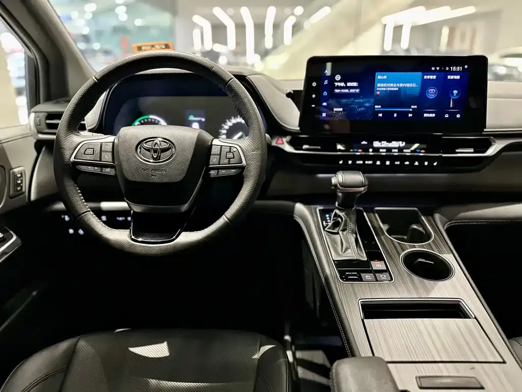 Toyota Granvia — фото 10