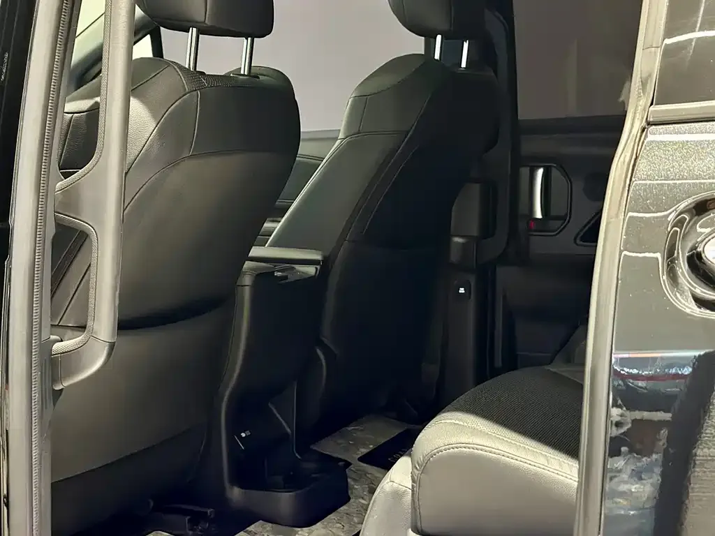 Toyota Granvia — фото 6